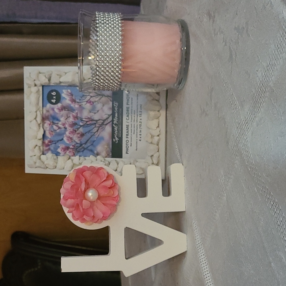 Cute 3 pc set pomegranate  scented candle, 4x6 photo frame and L O V E decor